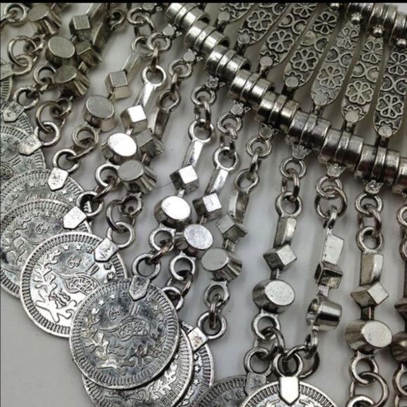 Gorgeous Metal Bib Necklace - Picture 3 of 4